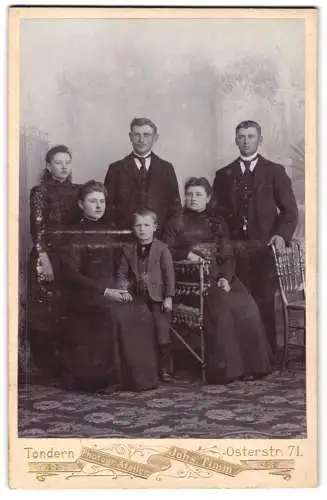 Fotografie Johs. Timm, Tondern, Osterstr. 71, Gruppenfoto mit sechs Personen