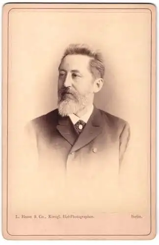 Fotografie L. Haase & Co., Berlin, Unter den Linden 62, Porträt eines Herrn mit Bart