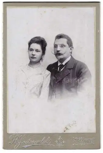 Fotografie R. Jastrzembski, Teschen, Porträt eines Paares