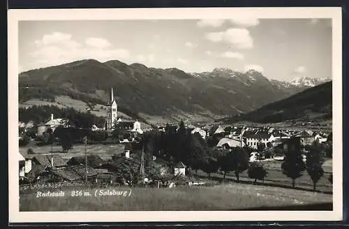AK Radstadt /Salzburg, Gesamtansicht mit Bergpanorama