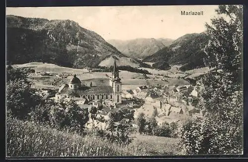 AK Mariazell, Ortsansicht mit Kirche und Bergen