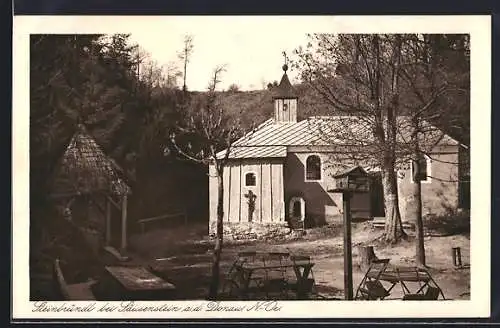 AK Krummnussbaum, Steinbründl bei Säusenstein, Kapelle mit Sitzmöglichkeiten im Freien