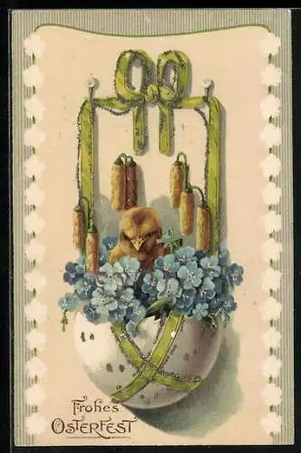 Künstler-AK Osterküken sitzt in einem Osterei mit Blumen, Frohes Osterfest