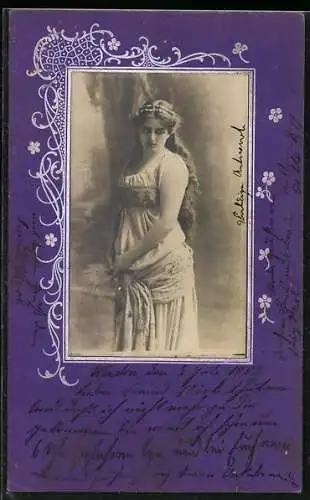 Foto-Collage-AK Porträt einer Frau in elegantem Kleid