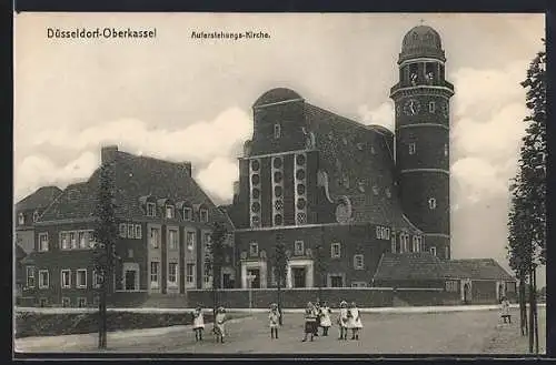 AK Düsseldorf-Oberkassel, Auferstehungs-Kirche mit Mädchen