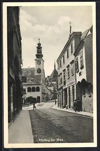 AK Mödling bei Wien, Gasthaus mit Strassenpartie