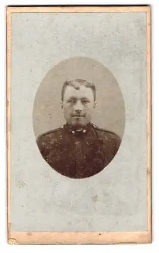 Fotografie unbekannter Fotograf und Ort, k.u.k Gefreiter in Uniform mit Schützenschnur