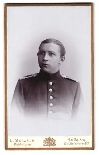 Fotografie E. Motzkus, Halle a/s, Gr. Ulrichstr. 57, Porträt eines Einjährig-Freiwilligen Gefreiten in Uniform