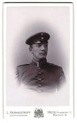 Fotografie L. Hermestroff, Metz, Priesterstr. 11, Vize-Feldwebel in Uniform mit Schirmmütze