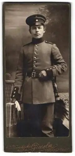 Fotografie B. Wendsche, Ingolstadt, Soldat vom Rgt. Nr. 13 in Uniform mit Bajonett, Portepee und Schirmmütze