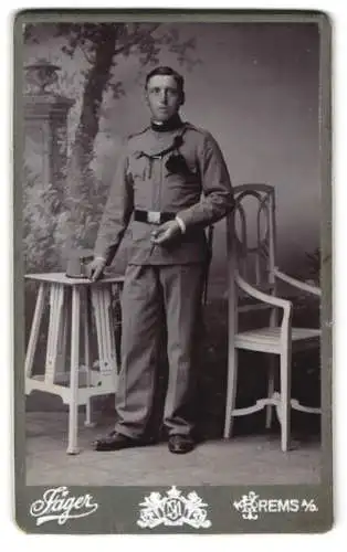 Fotografie Max Jäger, Krems, Alleestrasse 8, k.u.k. Soldat in Uniform mit Schützenschnur und Tätigkeitsabzeichen