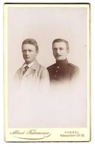 Fotografie Albert Fuhrmann, Cassel, Zwei Männer, zivil Gekleideter und Einjährig-Freiwilliger in Uniform