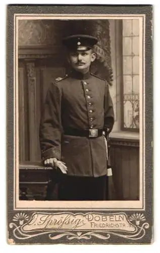 Fotografie Oskar Sprössig, Döbeln, Friedrichstrasse 9, Soldat vom Rgt. Nr. 139 in Uniform mit Bajonett
