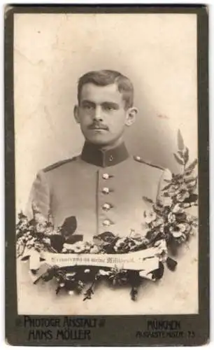 Fotografie Hans Möller, München, Augustenstr. 75, Soldat in Uniform