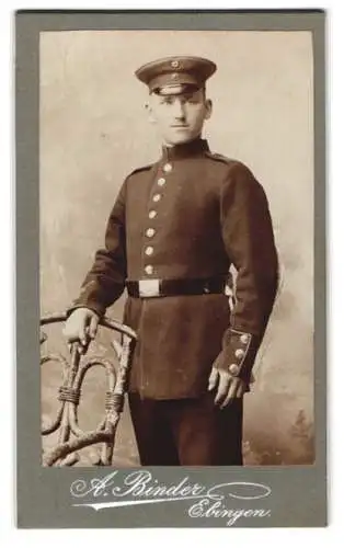 Fotografie A. Binder, Ebingen, Bahnhofstrasse, Soldat in Uniform mit Schirmmütze