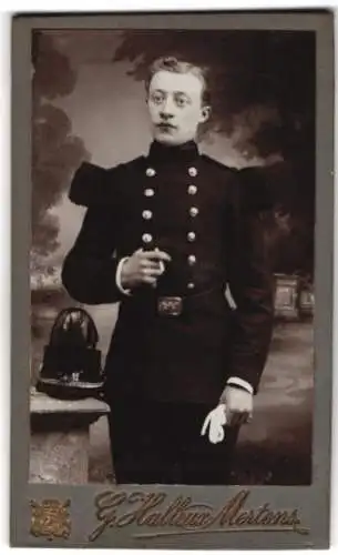 Fotografie G. Halleux-Mertens, Berchem-Zurenborg, Rue du Rempart 240, belgischer Soldat in Uniform mit Epauletten