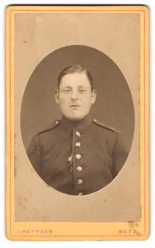 Fotografie J. Mettner, Metz, St. Medarden Strasse 11, Porträt eines Soldaten in Uniform