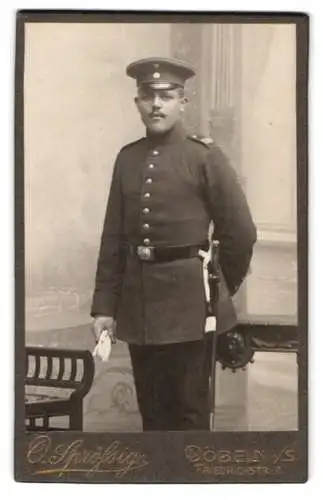 Fotografie O. Sprössig, Döbeln i./S., Friedrichstr. 9, Soldat vom Rgt. Nr. 139 in Uniform mit Bajonett und Schirmmütze