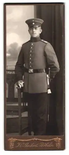 Fotografie H. Geilert, Döbeln, Soldat vom Rgt. Nr. 139 in Uniform mit Bajonett und Schirmmütze
