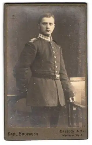 Fotografie Karl Brucksch, Dresden, Warthaer Str. 4, Garde-Soldat in Uniform