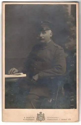 Fotografie E. Schütze, Schöningen, Bismarckstrasse 1, Soldat vom X. Korps /Landwehr-Rgt. Nr. 42 in feldgrauer Uniform