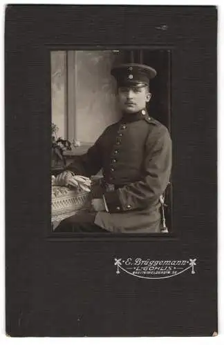 Fotografie E. Brüggemann, Leipzig, Breitenfelder Str. 36, Gefreiter vom Rgt. Nr. 107 in Uniform mit Schirmmütze