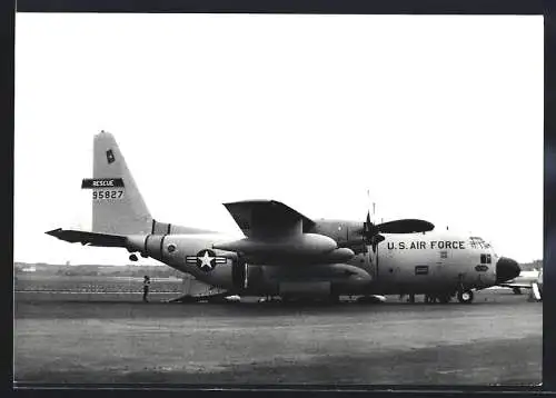 Fotografie Flugzeug Lockheed C-130 Hercules der USAF, Kennung 95827