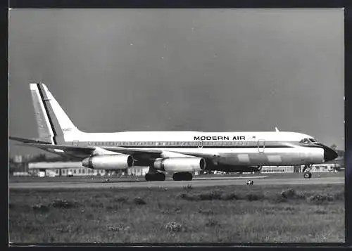 Fotografie Flugzeug Boeing 707, Passagierflugzeug Modern Air Kennung N5607