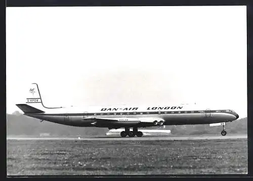 Fotografie Flugzeug De Havilland DH.106 Comet 4, Dan-Air London, Kennung G-APDB