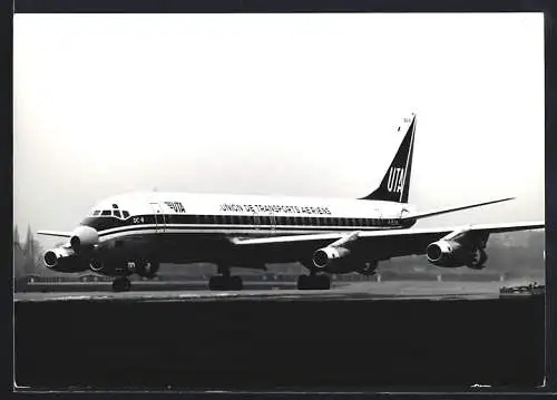 Fotografie Flugzeug Douglas DC-8 Union de Transports Aeriens F-BJLA auf dem Flughafen Berlin-Tegel