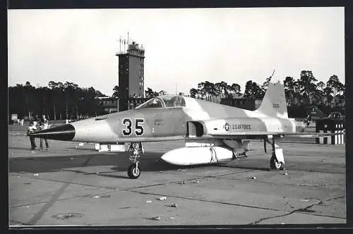 Fotografie Flugzeug Northrup F-5E Tiger der USAF Nr. 35 auf dem Militärstützpunkt Ramstein