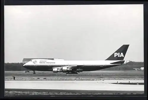 Fotografie Flugzeug Boeing 747 Jumbo Jet der Pakistan International AP-AYV