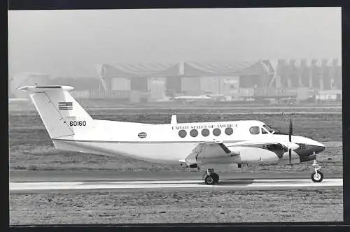 Fotografie Flugzeug Niederdecker der United States of America 60160 vor Lufthansa Wartungshalle Frankfurt / Main