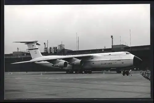Fotografie Flugzeug Lockheed C-5 Galaxy der USAF auf dem Flughafen Berlin-Tempelhof