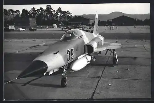 Fotografie Flugzeug Northrop F-5 Nr. 35 auf dem Militärstützpunkt Ramstein