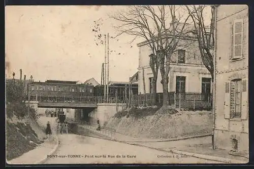 AK Pont-sur-Yonne, Pont sur la Rue de la Gare