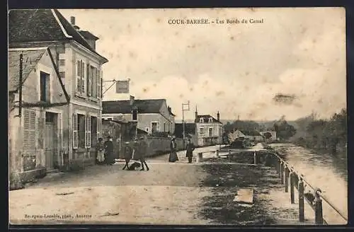 AK Cour-Barrée, Les Bords du Canal