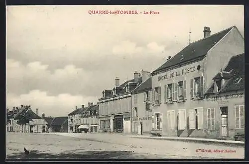 AK Quarré-les-Tombes, La Place avec l`Hôtel de la Poste et commerces adjacents
