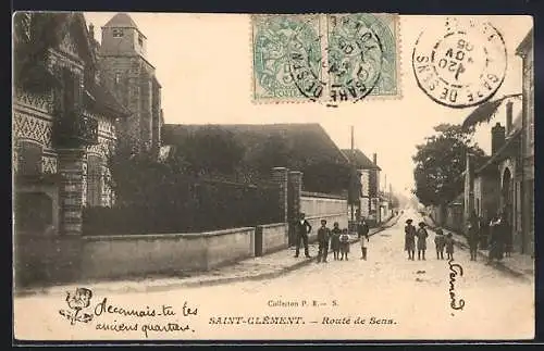 AK Saint-Clément, Route de Sens avec des enfants jouant dans la rue