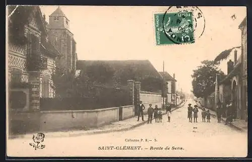 AK Saint-Clément, Route de Sens avec des enfants jouant dans la rue