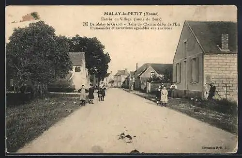 AK Malay-le-Petit /Yonne, Entrée du Village, route de Sens
