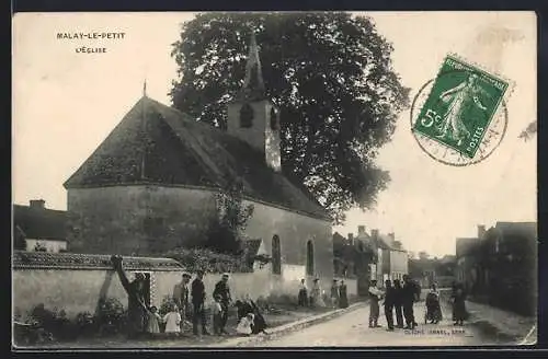 AK Malay-le-Petit, L`église animée par des villageois