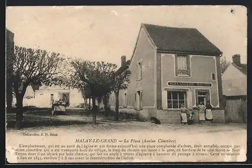 AK Malay-le-Grand, La Place, Ancien Cimetière, avec boulangerie et arbres