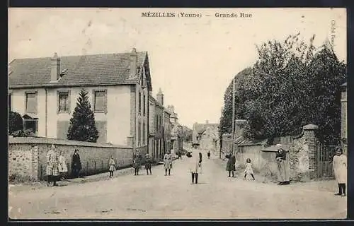 AK Mézilles /Yonne, Grande Rue avec des enfants jouant dans la rue