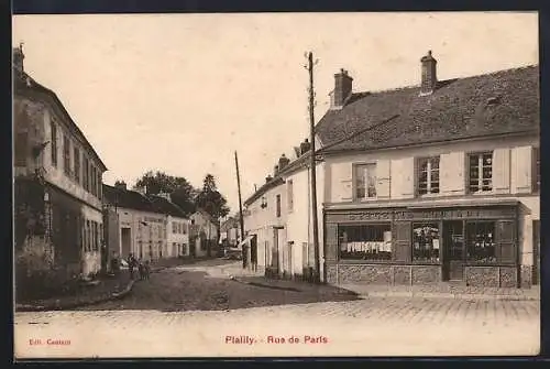 AK Plailly, Rue de Paris avec bâtiments et habitants