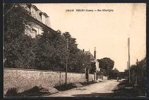 AK Percey /Yonne, Rue Albert-Joly et maisons bordées d`arbres