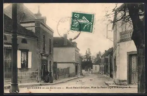 AK Mont-Saint-Sulpice, Rue de Paris avec vue sur des bâtiments résidentiels