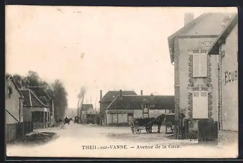 AK Theil-sur-Vanne, Avenue de la Gare avec charrette et bâtiments adjacents