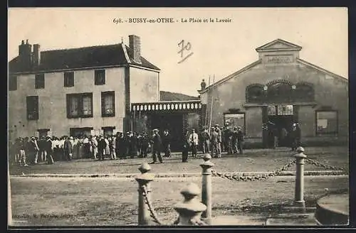 AK Bussy-en-Othe, La Place et le Lavoir