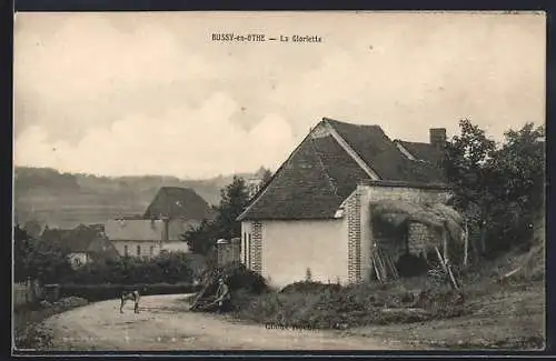 AK Bussy-en-Othe, La Gloriette avec vue sur le village et un chemin rural